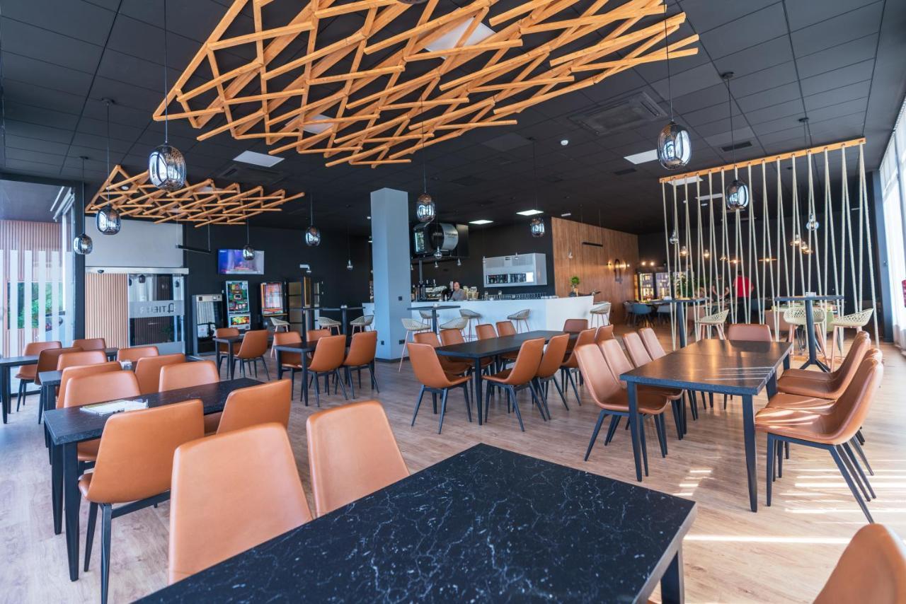 Hotel Tierra Дон Бенито Екстериор снимка
